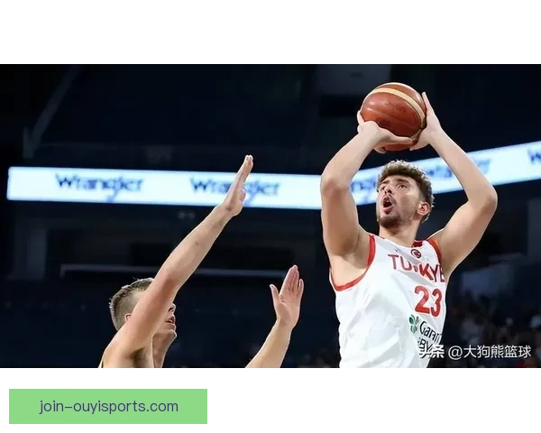 火箭申京低位策应潜力与年轻阵容契合成长分析